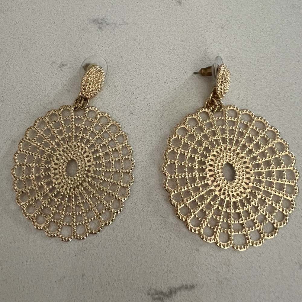 Elegant Gold Filigree Earrings